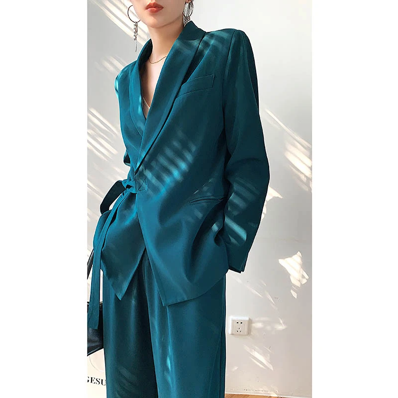 Blue suit suit female 2022 new chic senior sense of goddess fan small suit jacket pants two sets
Blue suit suit female 2022 new chic senior sense of goddess fan small suit jacket pants two sets