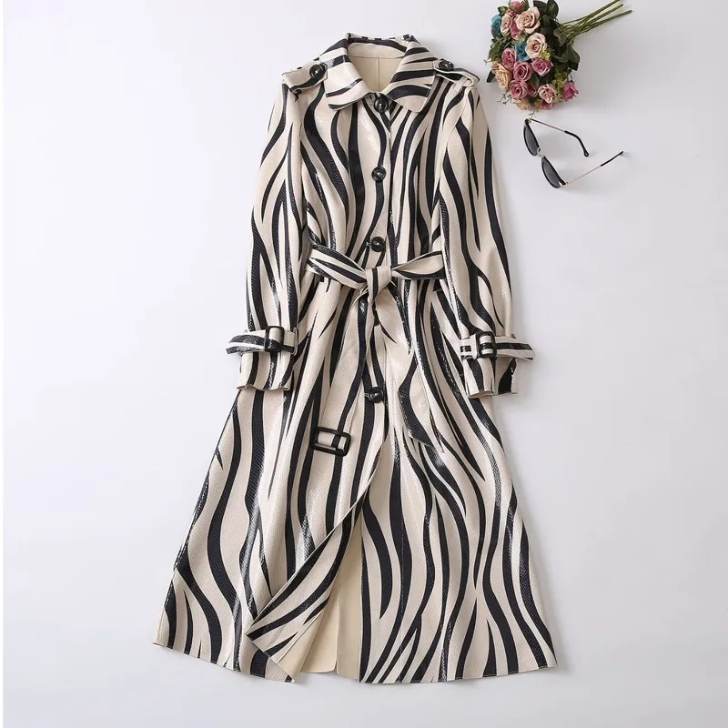 Retro style single-breasted striped print long-sleeved mid-length trench coat women's new autumn and winter 2022
Retro style single-breasted striped print long-sleeved mid-length trench coat women's new autumn and winter 2022