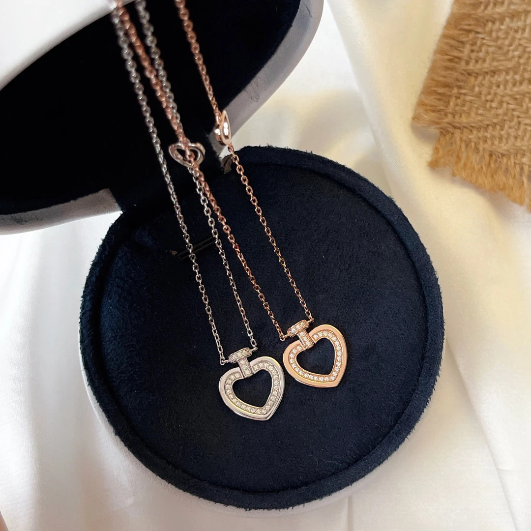 Classic Fashion Brand Jewelry PRETTY WOMAN SUNLIGHT MESSAGE Titanium Steel Zircon Inlaid Women's Necklace Week Anniversary
Classic Fashion Brand Jewelry PRETTY WOMAN SUNLIGHT MESSAGE Titanium Steel Zircon Inlaid Women's Necklace Week Anniversary