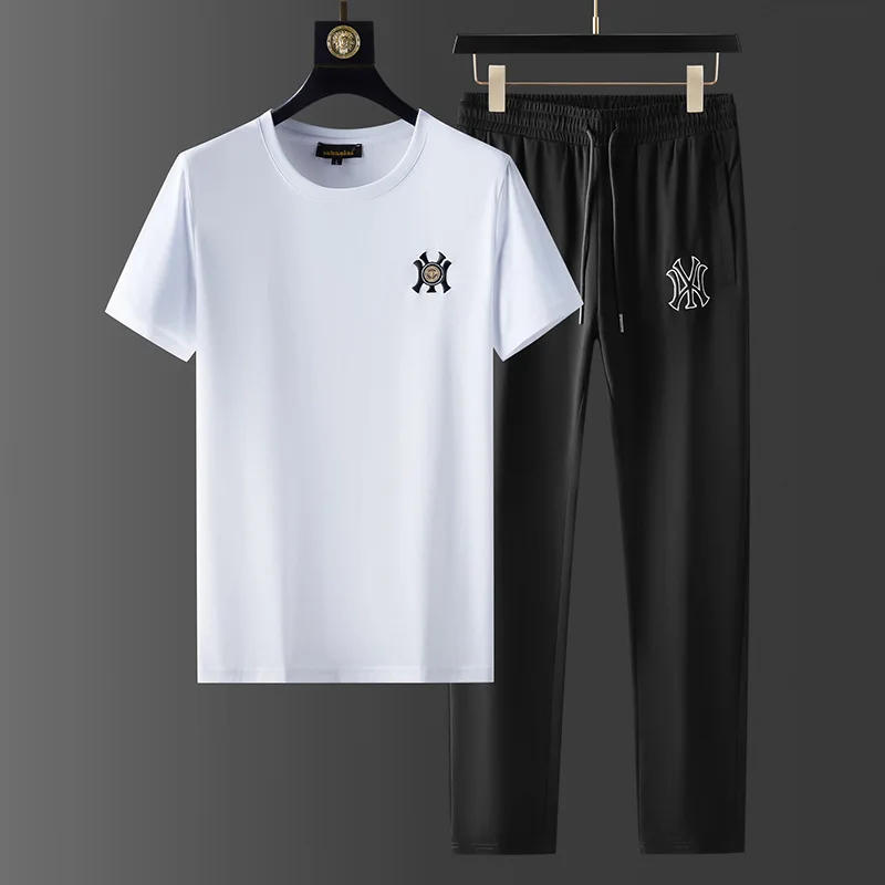 Little bee leisure suit men's summer thin slim fit short sleeve t-shirt men's fashion embroidery two pieces
Little bee leisure suit men's summer thin slim fit short sleeve t-shirt men's fashion embroidery two pieces