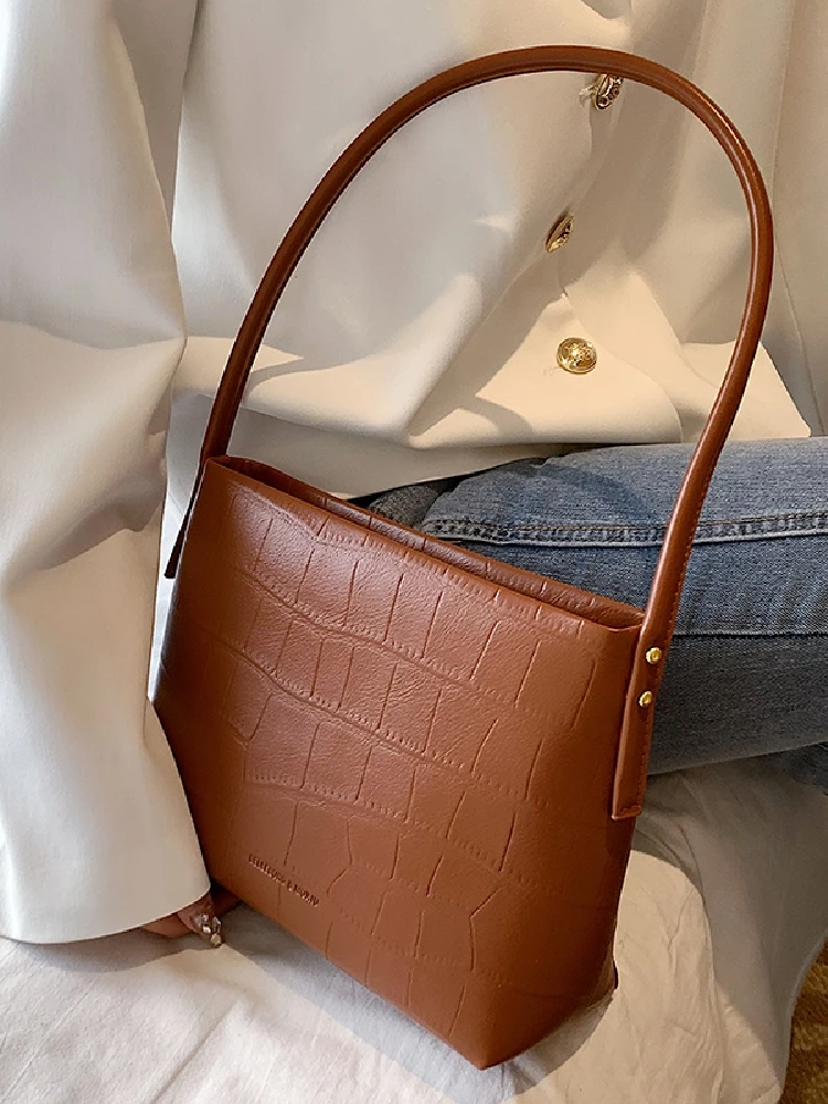 Classic Style Women's Bag 2022 Niche Senior Bag Autumn/winter New Ins Texture Fashion Shoulder Bag Casual Armpit Bag Handbag
Classic Style Women's Bag 2022 Niche Senior Bag Autumn/winter New Ins Texture Fashion Shoulder Bag Casual Armpit Bag Handbag