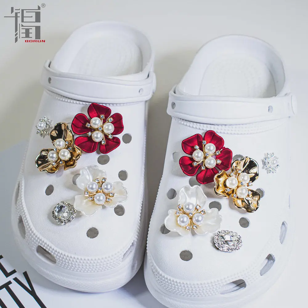 New Adornment for Clogs Sandals Elegant Flowers Bundle Designer Charms Croc Decoration Luxury Charms for Crocs DIY Accessories
New Adornment for Clogs Sandals Elegant Flowers Bundle Designer Charms Croc Decoration Luxury Charms for Crocs DIY Accessories