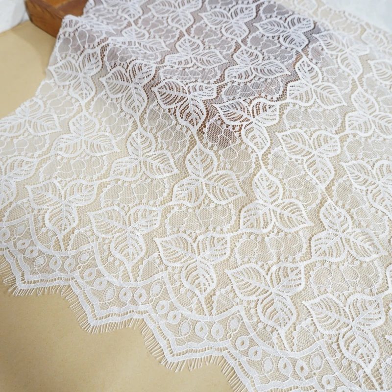 Кружевная ткань Шантильи с мерцающими цветами, 3 ярда, ткань с французскими ресницами для пижам, свадебного платья, поставка свадебного платья
Кружевная ткань Шантильи с мерцающими цветами, 3 ярда, ткань с французскими ресницами для пижам, свадебного платья, поставка свадебного платья