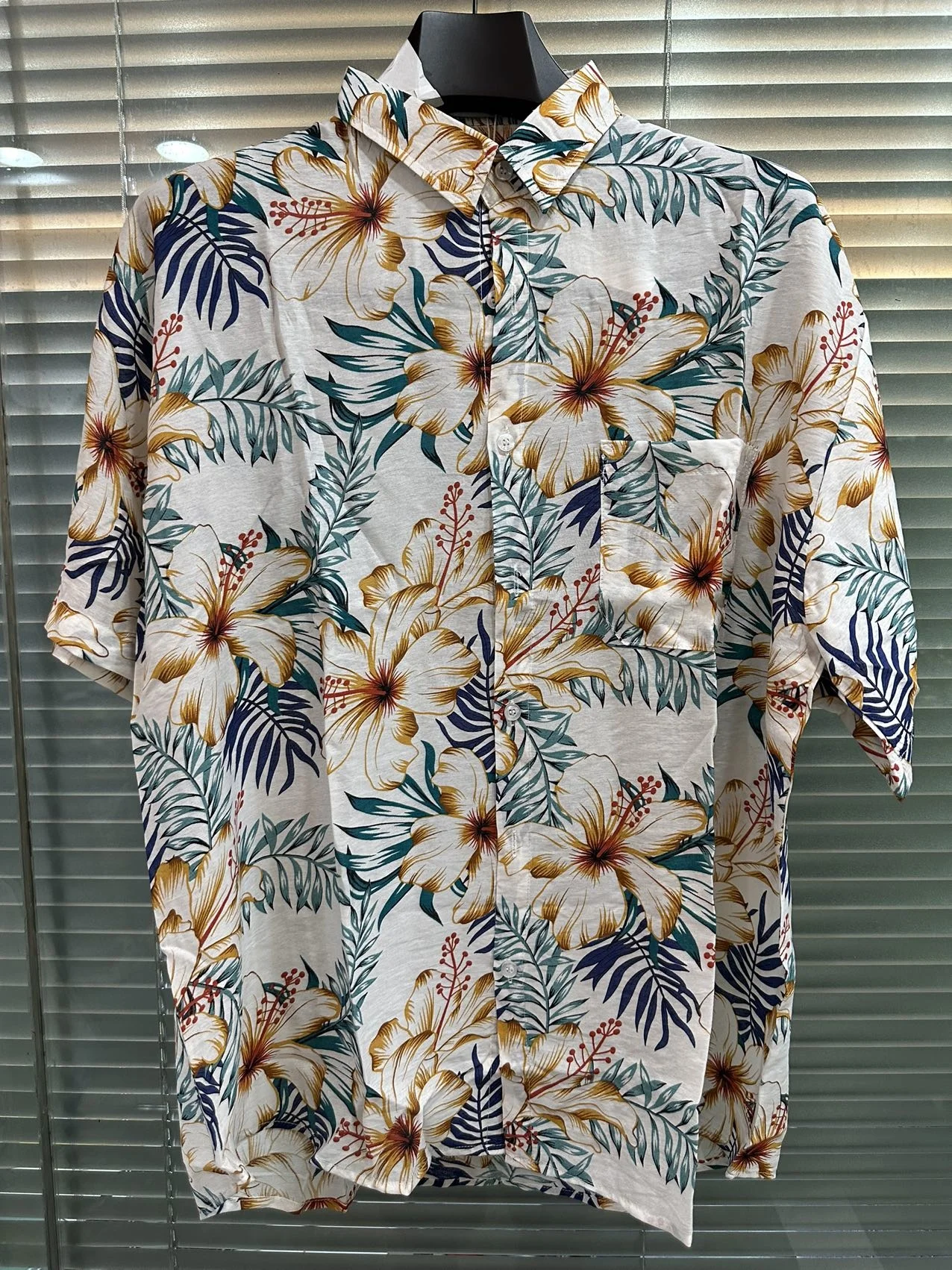 Fashion Men's Q04449 Shirt 2023 Luxury Circus Party Style Design Famous European Brand Wear
Fashion Men's Q04449 Shirt 2023 Luxury Circus Party Style Design Famous European Brand Wear