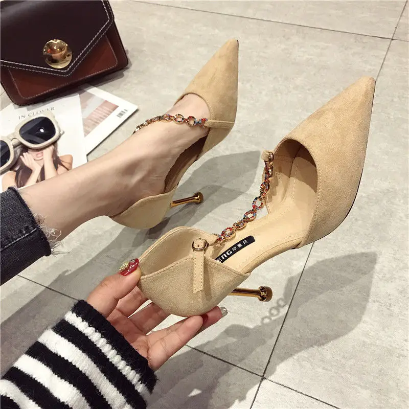 Women's Shoes Spring 2019 New Fashion Top Water Drill Metal Chain One-Word Button Slim-heeled Shallow High-heeled Shoes
Women's Shoes Spring 2019 New Fashion Top Water Drill Metal Chain One-Word Button Slim-heeled Shallow High-heeled Shoes