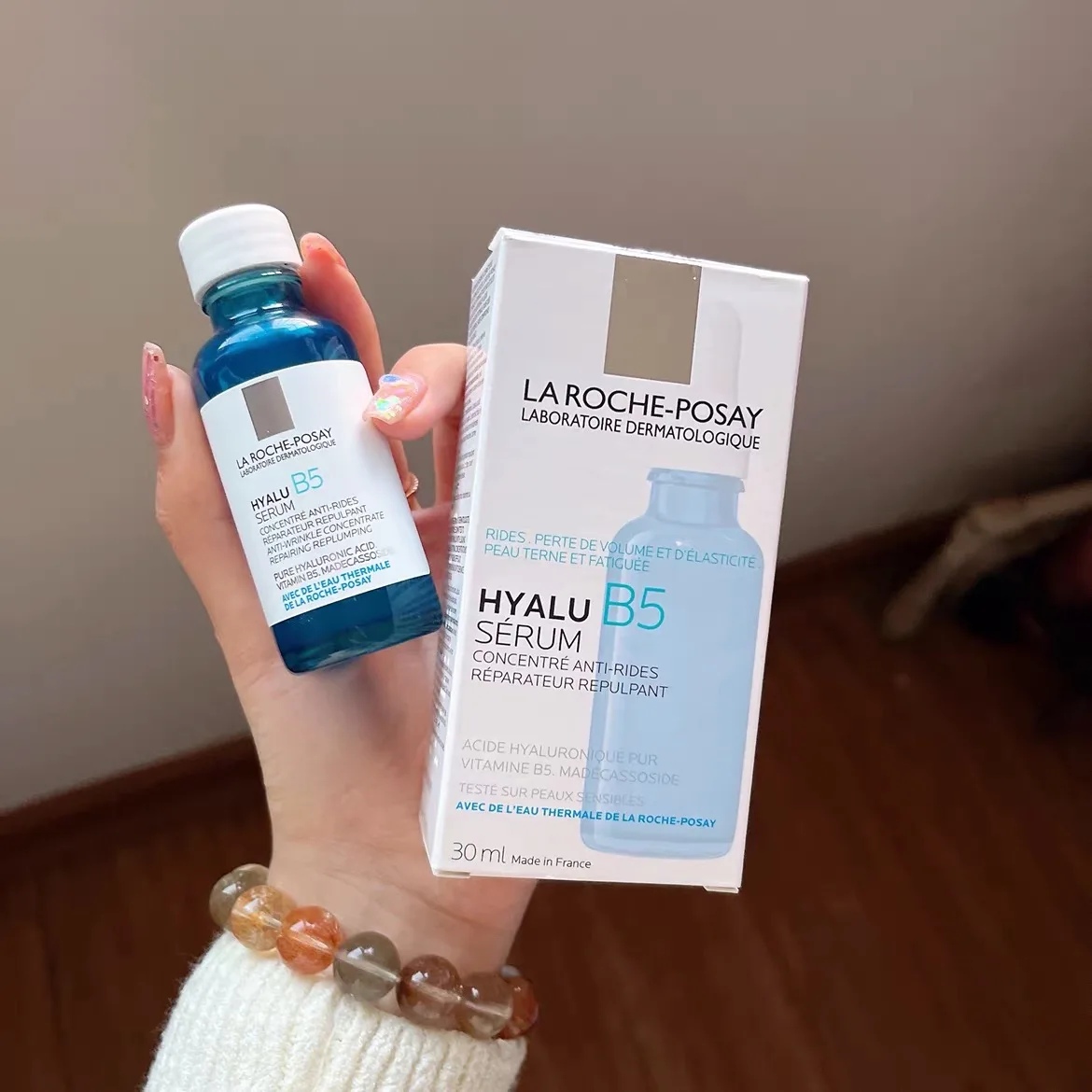 La Roche Posay Hyalu B5 30ml Hyaluronic Acid Facial Essence Containing Vitamin B5 Anti-aging Fine Lines and Wrinkles Essence
La Roche Posay Hyalu B5 30ml Hyaluronic Acid Facial Essence Containing Vitamin B5 Anti-aging Fine Lines and Wrinkles Essence