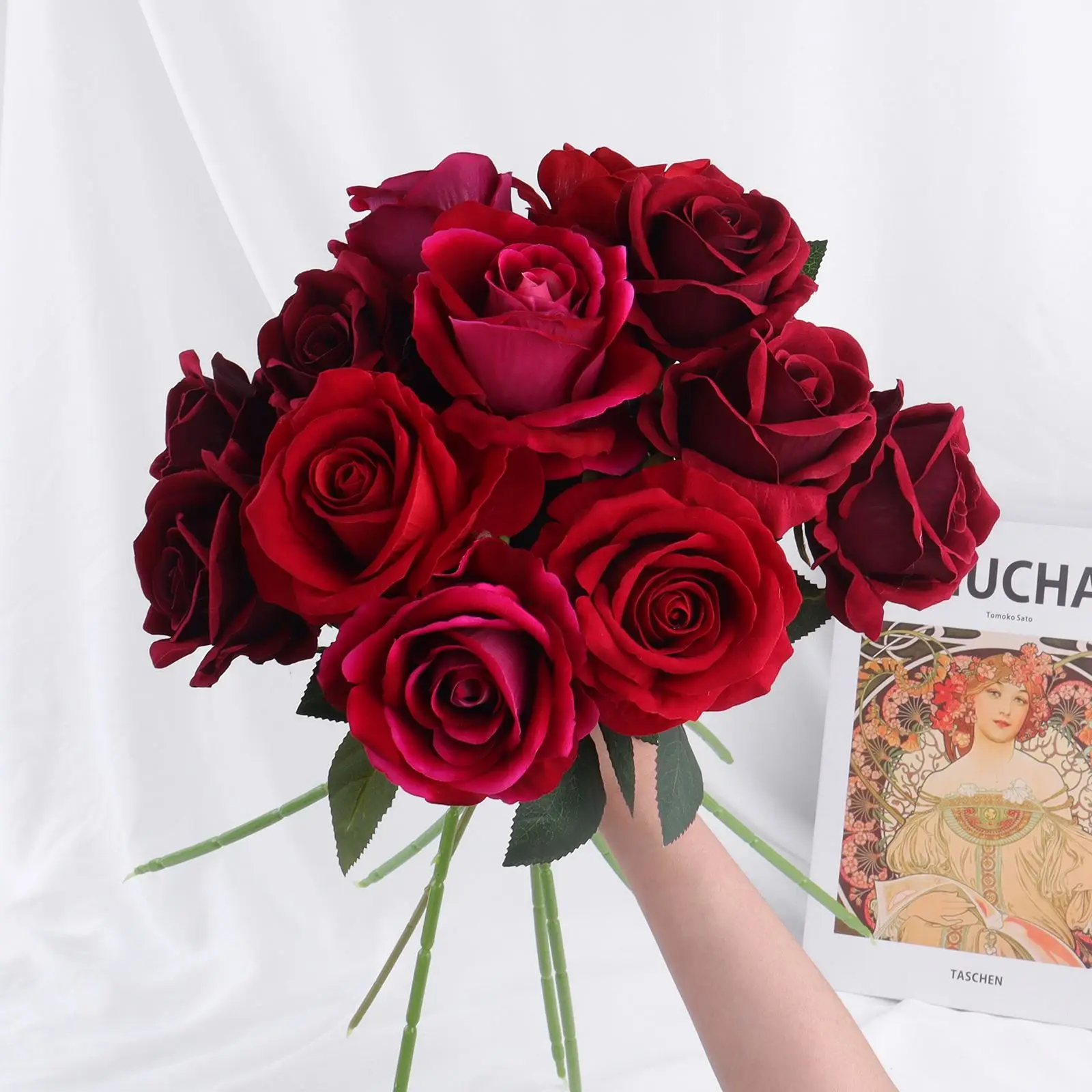 Artificial Red Roses Bouquet Flannel For Home Table Decor Wedding Simulation Flowers Fake Plants Valentine'S Day Decoration
Artificial Red Roses Bouquet Flannel For Home Table Decor Wedding Simulation Flowers Fake Plants Valentine'S Day Decoration