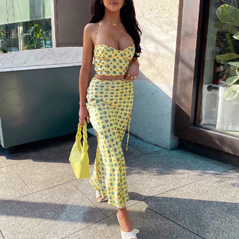 Women Sexy Boho Clothes Sets Summer Floral Print Tie-up Halter Backless Sling Crop Tops High Waist Wrapped Skirts Beach Holiday
Women Sexy Boho Clothes Sets Summer Floral Print Tie-up Halter Backless Sling Crop Tops High Waist Wrapped Skirts Beach Holiday