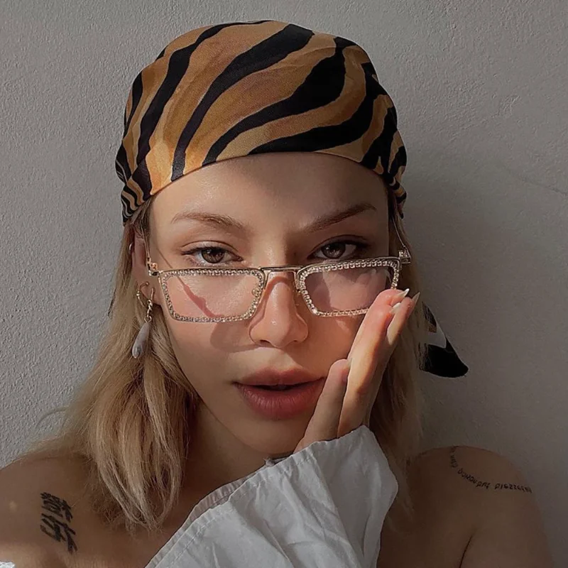 New Metal Rhinestone Decorative Sunglasses Women Fashion Brand Sun Glasses Classics Vintage Design Eyewear UV400 Oculos De Sol 
New Metal Rhinestone Decorative Sunglasses Women Fashion Brand Sun Glasses Classics Vintage Design Eyewear UV400 Oculos De Sol