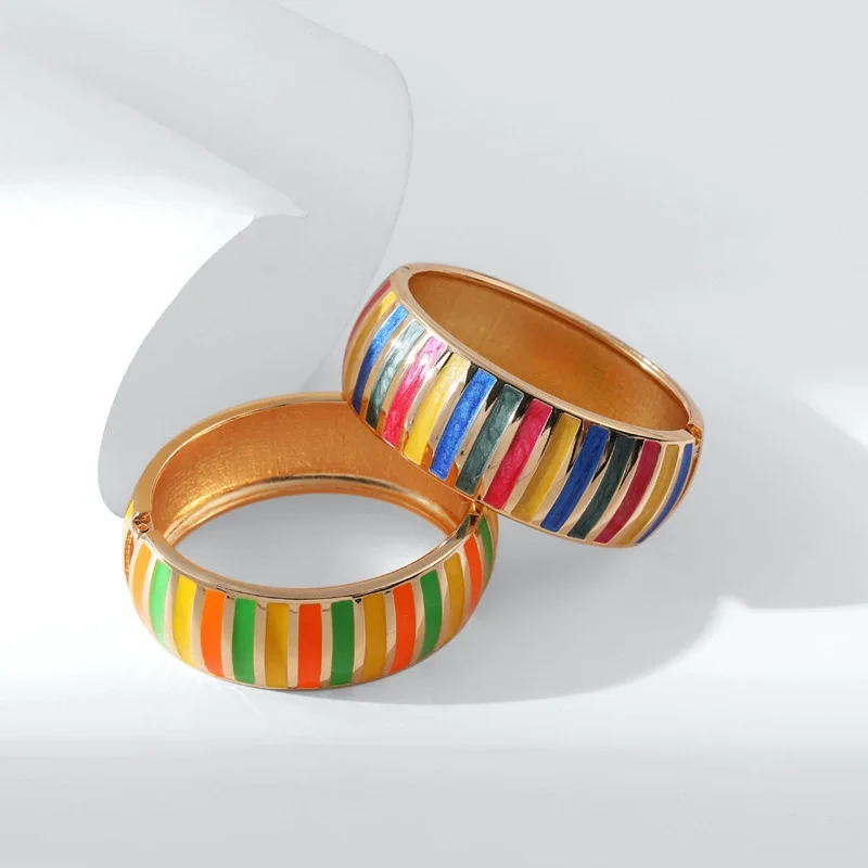 2022 New Creative Bracelet Simple And Versatile Women's Wide Bracelet Color Oil Dripping Fashion Metal Exquisite Vintage Bracele
2022 New Creative Bracelet Simple And Versatile Women's Wide Bracelet Color Oil Dripping Fashion Metal Exquisite Vintage Bracele