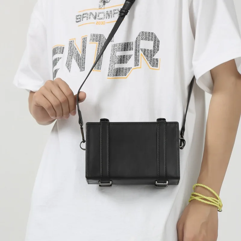 New 2022 Men's Small Shoulder Bag Cylinder Messenger Bag Trendy Fashion Shoulder Bag Street Student Small Backpack
New 2022 Men's Small Shoulder Bag Cylinder Messenger Bag Trendy Fashion Shoulder Bag Street Student Small Backpack