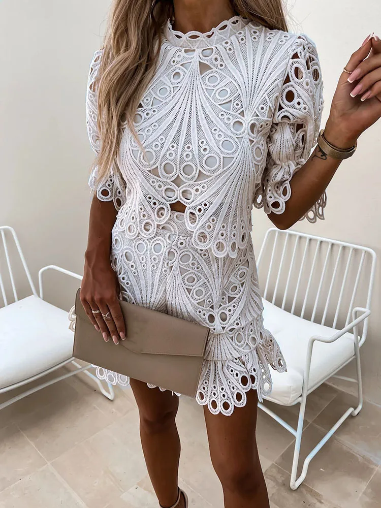Elegant Lace Embroidery Hollow Out 2pcs Summer Casual Chic Half Sleeve Outfits New Female Fashion O-Neck Loose Zipper Beach Suit
Elegant Lace Embroidery Hollow Out 2pcs Summer Casual Chic Half Sleeve Outfits New Female Fashion O-Neck Loose Zipper Beach Suit