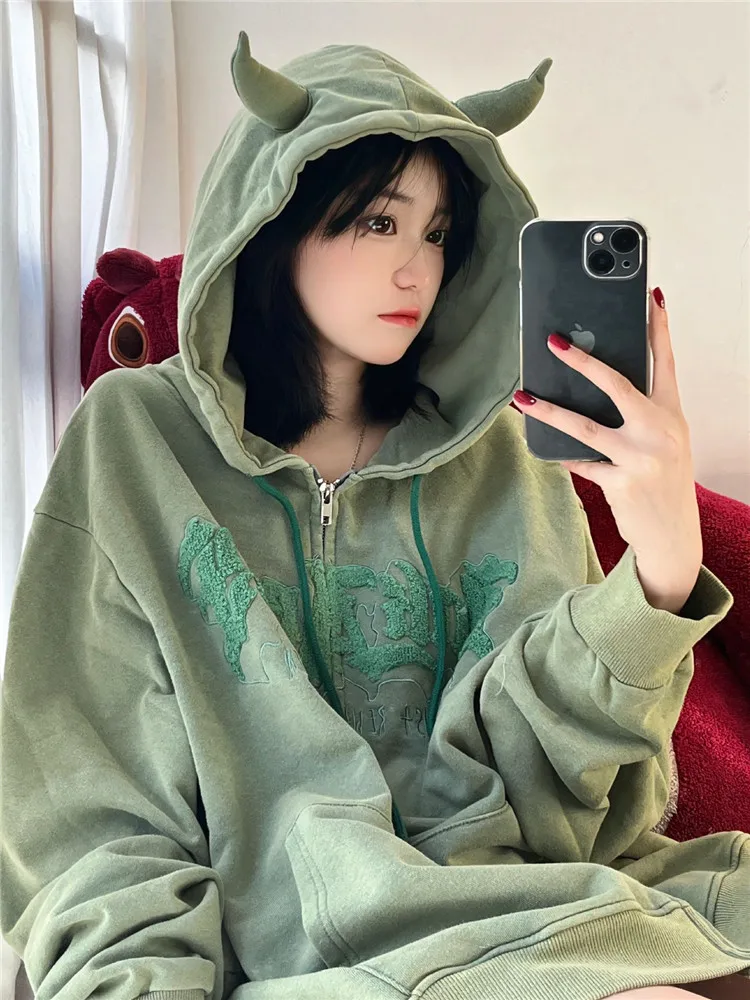 Women Hoodies Japanese Retro Devil Letter print Hooded Coat female Autumn Oversize Design HOODIE (INS Fashion)
Women Hoodies Japanese Retro Devil Letter print Hooded Coat female Autumn Oversize Design HOODIE (INS Fashion)
