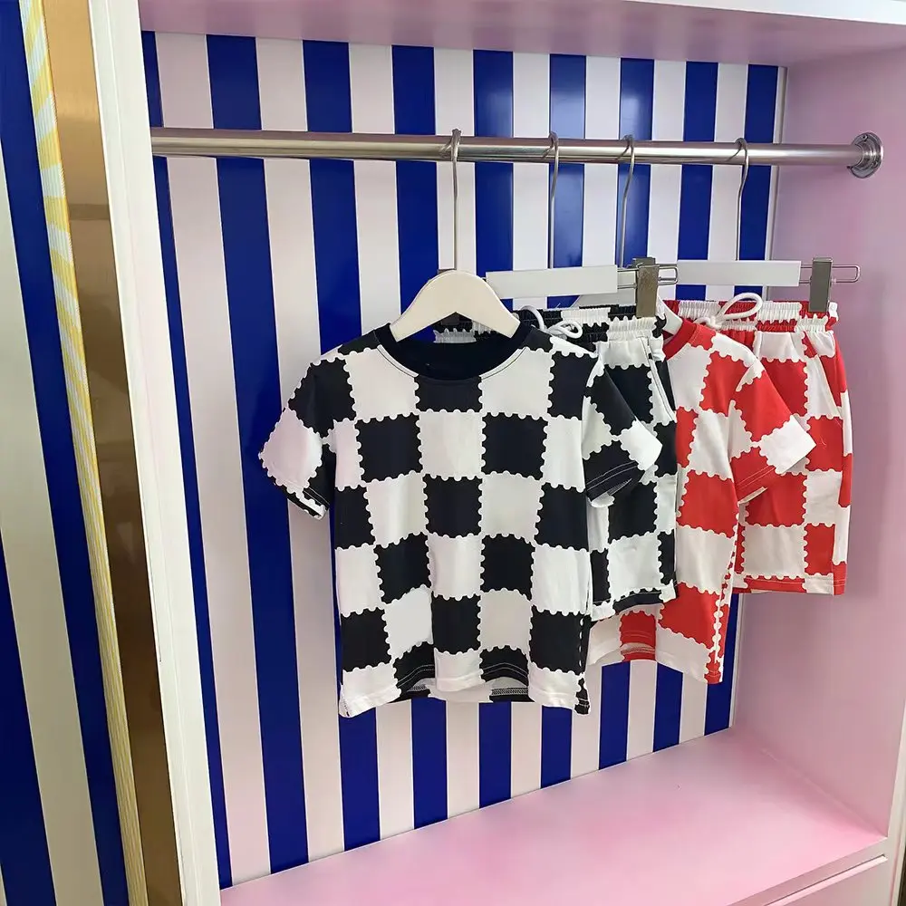 Дизайнерская детская одежда, Новинка весна-лето 2022, модный детский повседневный костюм в клетку с принтом в виде веера в Корейском стиле 
Дизайнерская детская одежда, Новинка весна-лето 2022, модный детский повседневный костюм в клетку с принтом в виде веера в Корейском стиле