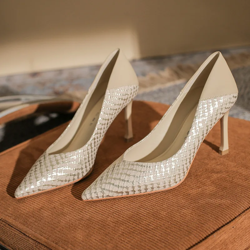 Женские туфли-лодочки на высоком каблуке, размеры 34-39
Женские туфли-лодочки на высоком каблуке, размеры 34-39