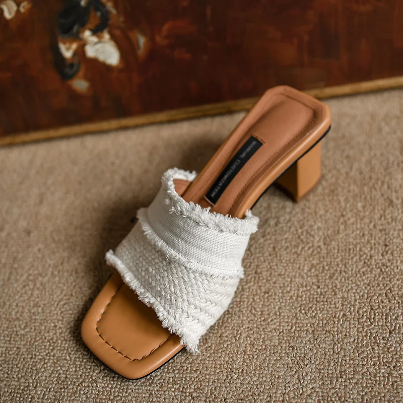 Open Toe High-heeled Slippers Women Wear Square Thick Heeled Sandals New Summer Square Toe Woven Cloth Female Outside Slides
Open Toe High-heeled Slippers Women Wear Square Thick Heeled Sandals New Summer Square Toe Woven Cloth Female Outside Slides