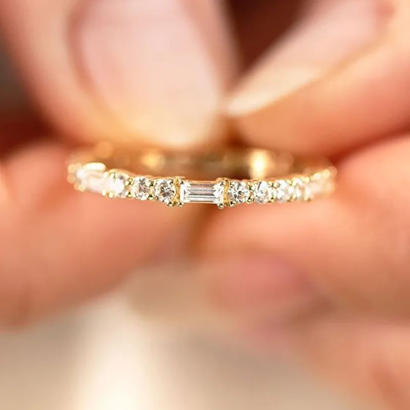 Trendy Thin Minimalist White Zircon Crystal Rhinestone Ladies Finger Ring for Wedding Engagement Party Jewelry Size 6-10
Trendy Thin Minimalist White Zircon Crystal Rhinestone Ladies Finger Ring for Wedding Engagement Party Jewelry Size 6-10