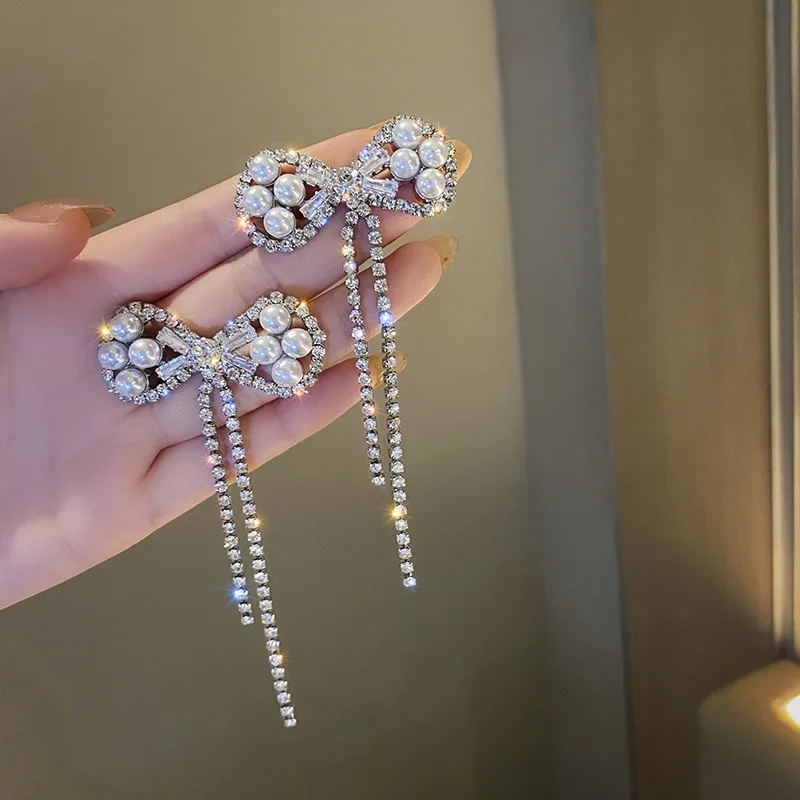 A1 Korea Style Fashion S925 Silver Needle Bowknot Tassel Stud Earrings Diamond-studded Pearl Earrings
A1 Korea Style Fashion S925 Silver Needle Bowknot Tassel Stud Earrings Diamond-studded Pearl Earrings