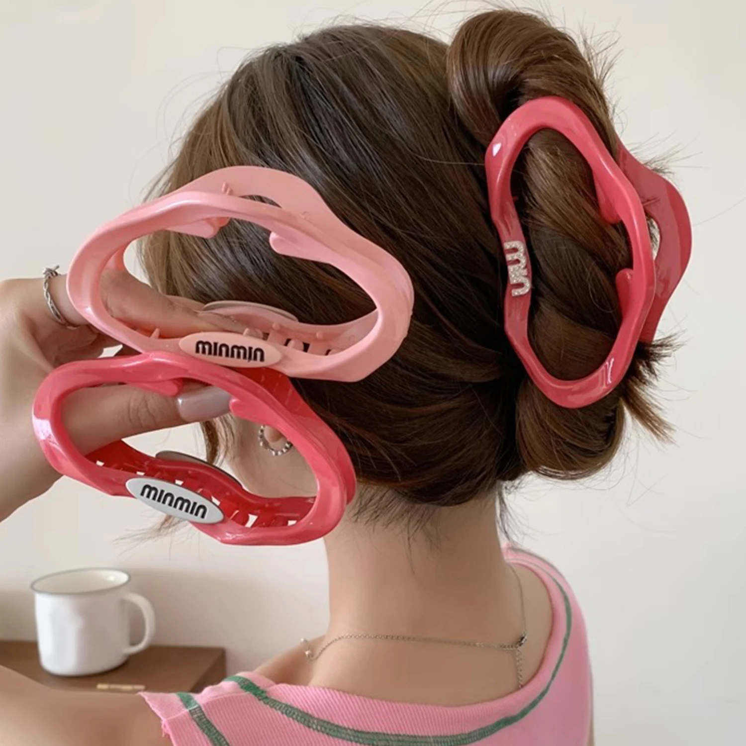 Korean Style Women Hair Clip Claws Sweet Gentle Letter Print Hollow Out Cloud Hairpin Headwear for Girl Fashion Accessories Gift 
Korean Style Women Hair Clip Claws Sweet Gentle Letter Print Hollow Out Cloud Hairpin Headwear for Girl Fashion Accessories Gift