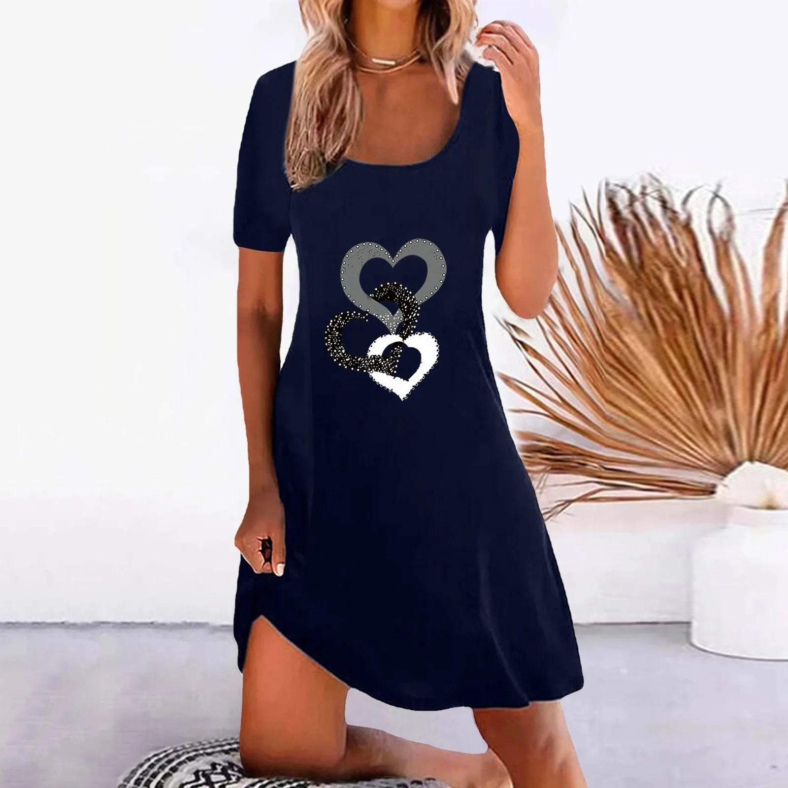 Женское короткое платье с коротким рукавом Love Heart, повседневное пляжное платье-мини с квадратным вырезом и широкой юбкой, лето 2022
Женское короткое платье с коротким рукавом Love Heart, повседневное пляжное платье-мини с квадратным вырезом и широкой юбкой, лето 2022