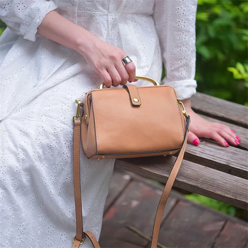 Retro fashion top cowhide ladies mini cellphone handbag summer daily outdoor weekend real leather shoulder diagonal bag female
Retro fashion top cowhide ladies mini cellphone handbag summer daily outdoor weekend real leather shoulder diagonal bag female