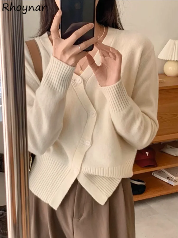 Cardigan Women V-neck Tender Solid Casual Soft Chic Femme Preppy Style All-match Korean Irregular Design Knitting Simple Jumpers
Cardigan Women V-neck Tender Solid Casual Soft Chic Femme Preppy Style All-match Korean Irregular Design Knitting Simple Jumpers