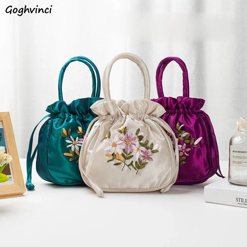 Top-Handle Bags Women Flower Embroidery Smooth Mini Bag Elegant Chinese Style Elegant Females Handbags Retro Drawstring Portable
Top-Handle Bags Women Flower Embroidery Smooth Mini Bag Elegant Chinese Style Elegant Females Handbags Retro Drawstring Portable