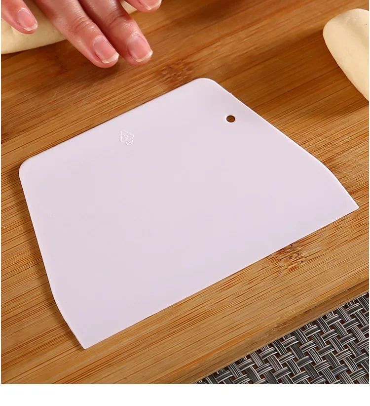 MOONBIFFY пластиковый скребок для выпечки
MOONBIFFY пластиковый скребок для выпечки