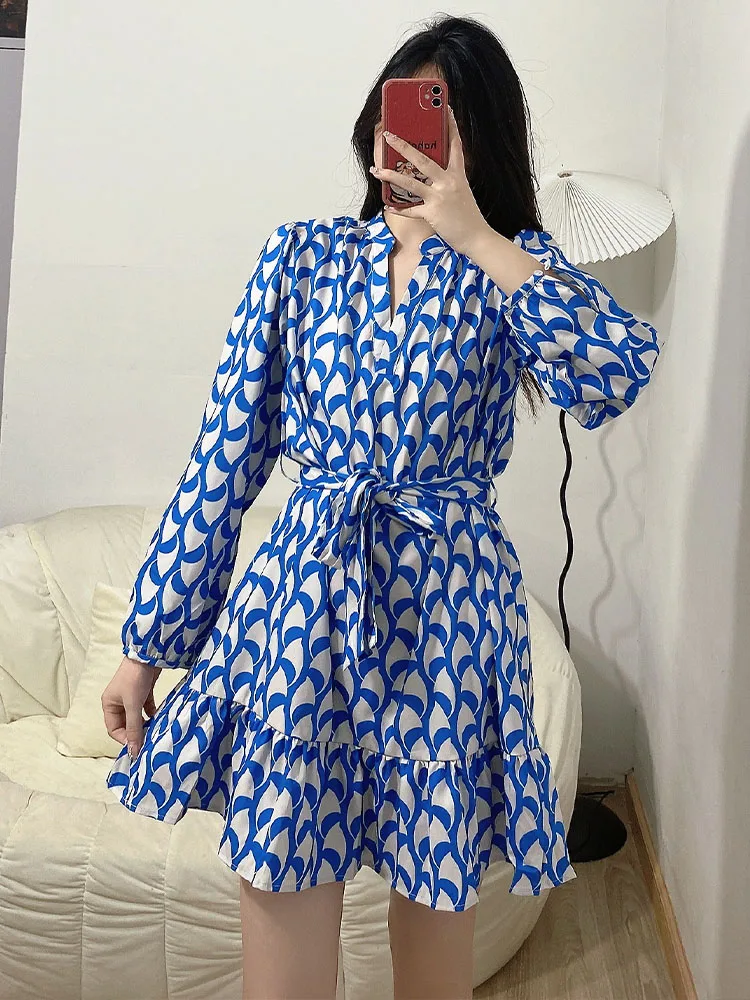 Zach AiIsa Summer Women's Temperament Retro Printed Long Sleeve Ruffle Hem Loose Casual Lace Up Vacation Style Short Dress
Zach AiIsa Summer Women's Temperament Retro Printed Long Sleeve Ruffle Hem Loose Casual Lace Up Vacation Style Short Dress