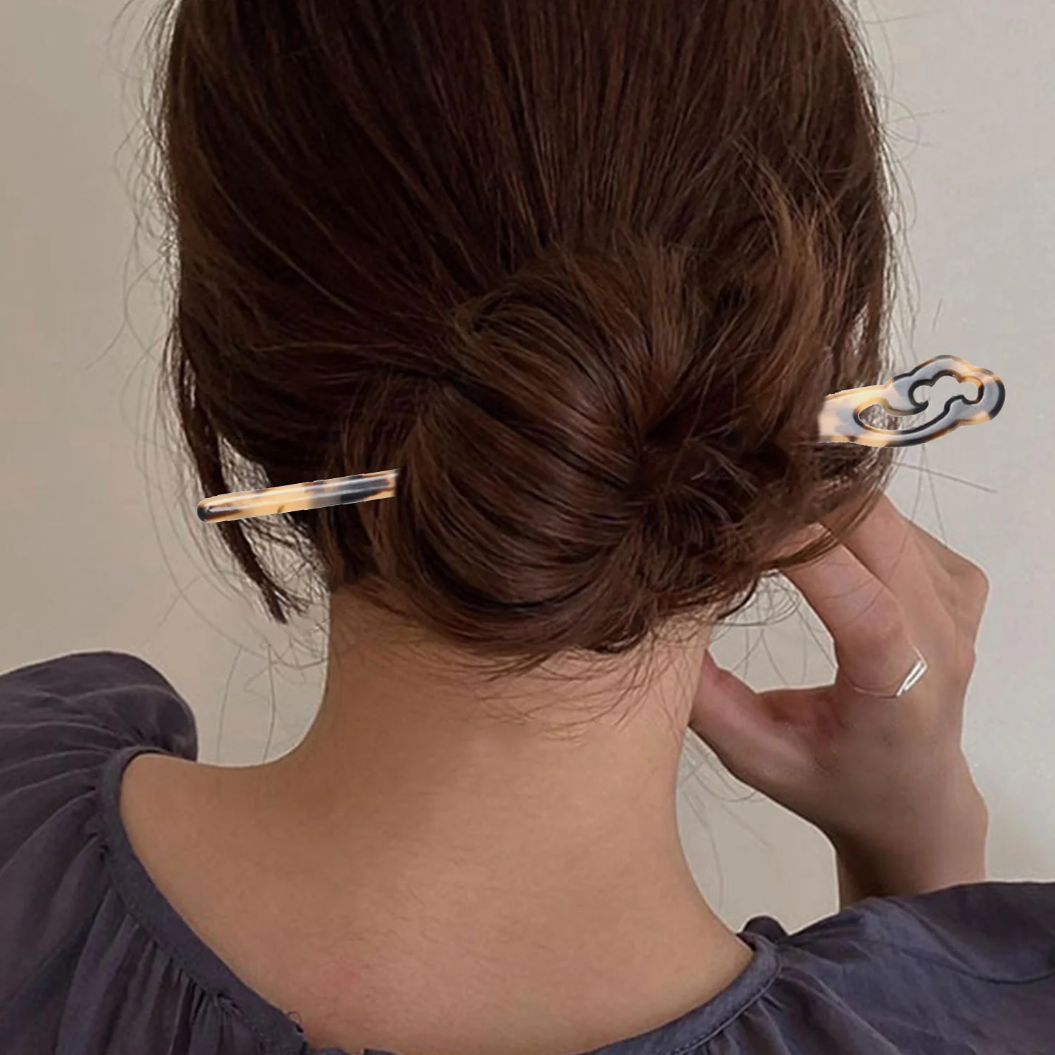 Chinese Retro Style Acetate Auspicious Clouds Hairpin Hollow Out Hair Stick Hairpin Women Hair Styling Tools Hair Accessories
Chinese Retro Style Acetate Auspicious Clouds Hairpin Hollow Out Hair Stick Hairpin Women Hair Styling Tools Hair Accessories