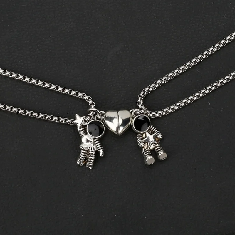 2pcs Astronaut Couple Necklace Love Magnet Attraction Pendant Astronaut Men and Women Pair Star Astronaut Love Chain
2pcs Astronaut Couple Necklace Love Magnet Attraction Pendant Astronaut Men and Women Pair Star Astronaut Love Chain