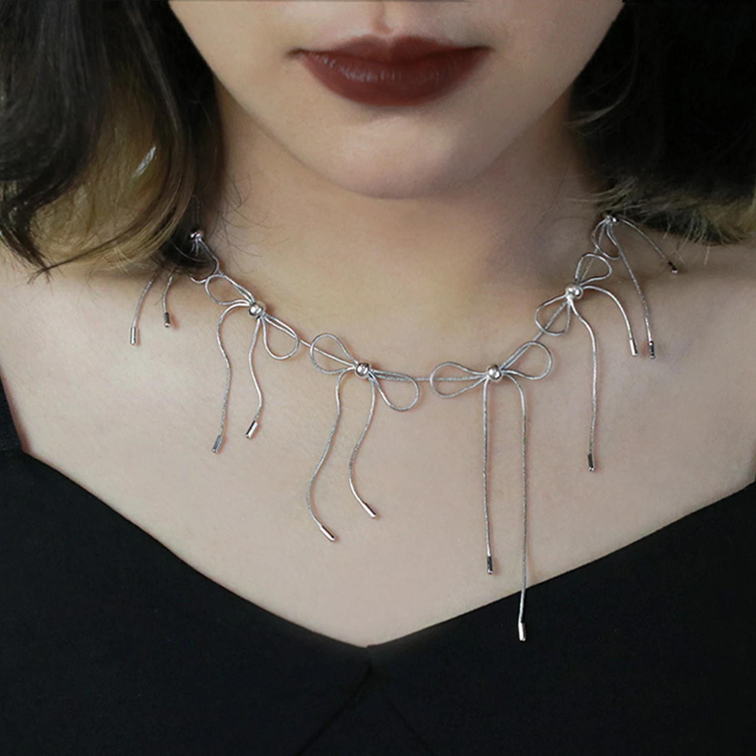 Silver Color Bow-knot Short Choker Necklace For Women Tassel Clavicle Chains Collar Necklaces Fashion Sweet Delicate Y2k Jewelry
Silver Color Bow-knot Short Choker Necklace For Women Tassel Clavicle Chains Collar Necklaces Fashion Sweet Delicate Y2k Jewelry