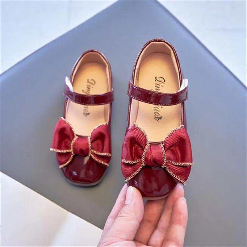 Girls British style shoes Fashion Asakuchi Phnom Penh Bow Mary Janes Bright leather Non-slip soft sole Princess leather shoes
Girls British style shoes Fashion Asakuchi Phnom Penh Bow Mary Janes Bright leather Non-slip soft sole Princess leather shoes