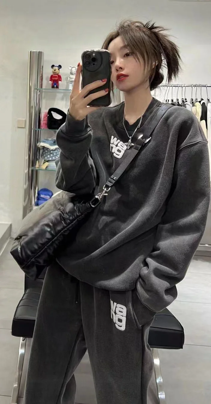 133914 133915 Fashion Classic Luxury Designer cloth 2023 Foam Letter Wash Sweater and Pants Casual Set
133914 133915 Fashion Classic Luxury Designer cloth 2023 Foam Letter Wash Sweater and Pants Casual Set
