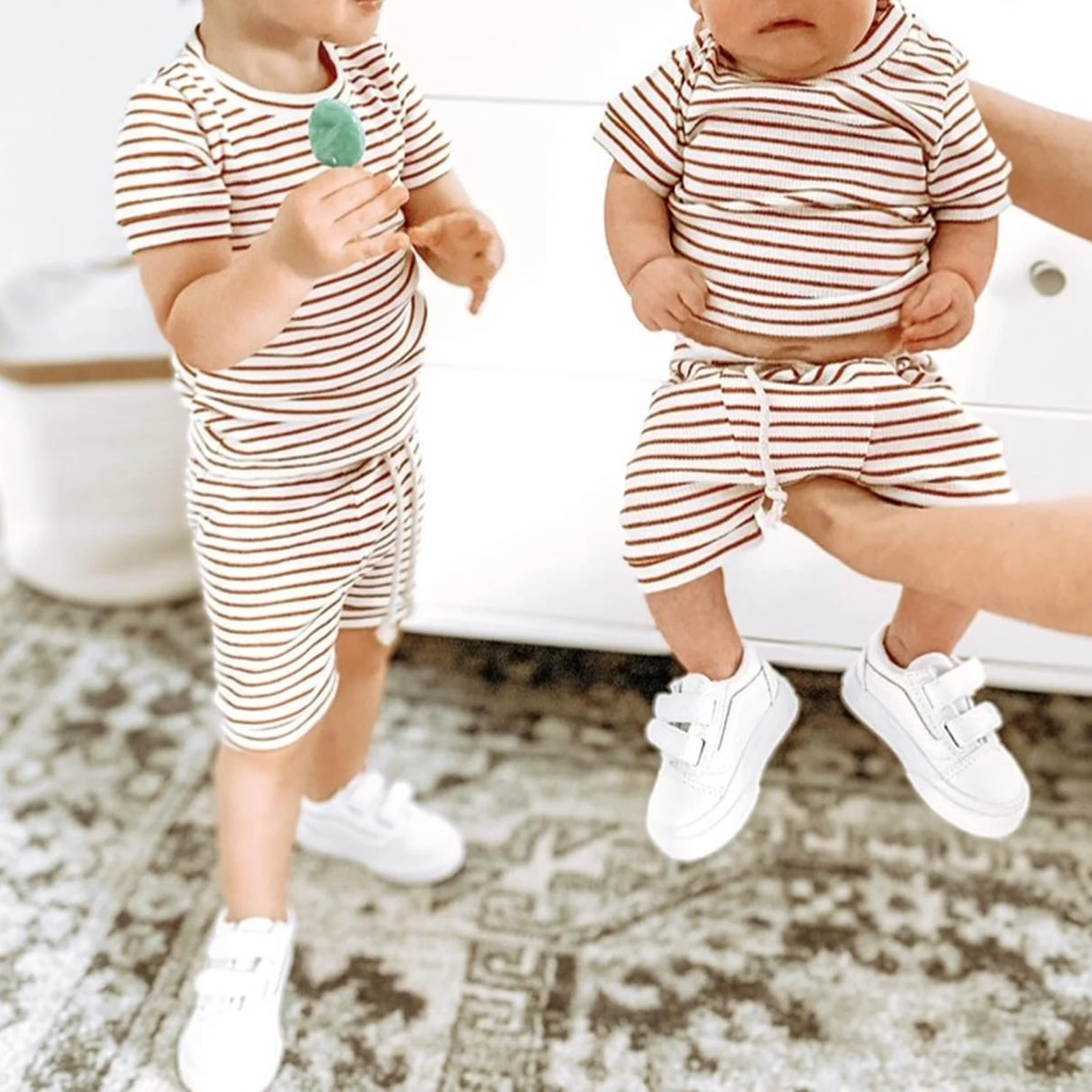 Baby's Two-Piece Suit Infant Boy Girl Stripe Pattern Short Sleeve Round Neck T-shirt + Elastic Waist Shorts
Baby's Two-Piece Suit Infant Boy Girl Stripe Pattern Short Sleeve Round Neck T-shirt + Elastic Waist Shorts