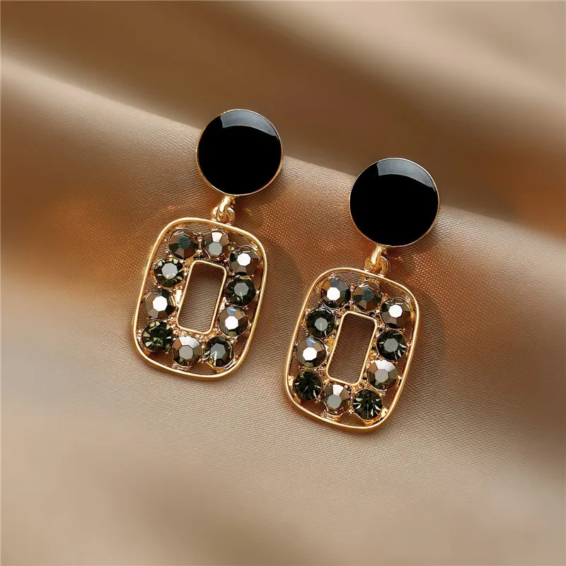Vintage Stud Earrings Square Zircon For Women Girls Metal Chain Jewelry Ladies Fashion Classic Gift Wedding Party
Vintage Stud Earrings Square Zircon For Women Girls Metal Chain Jewelry Ladies Fashion Classic Gift Wedding Party