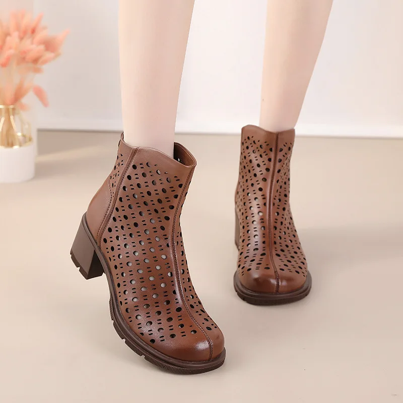 Riding Boots Women's Leather Hollow Thick-Soled Cool Boots 2022 New Hole Retro Breathable High-Heeled Short Boots Women
Riding Boots Women's Leather Hollow Thick-Soled Cool Boots 2022 New Hole Retro Breathable High-Heeled Short Boots Women