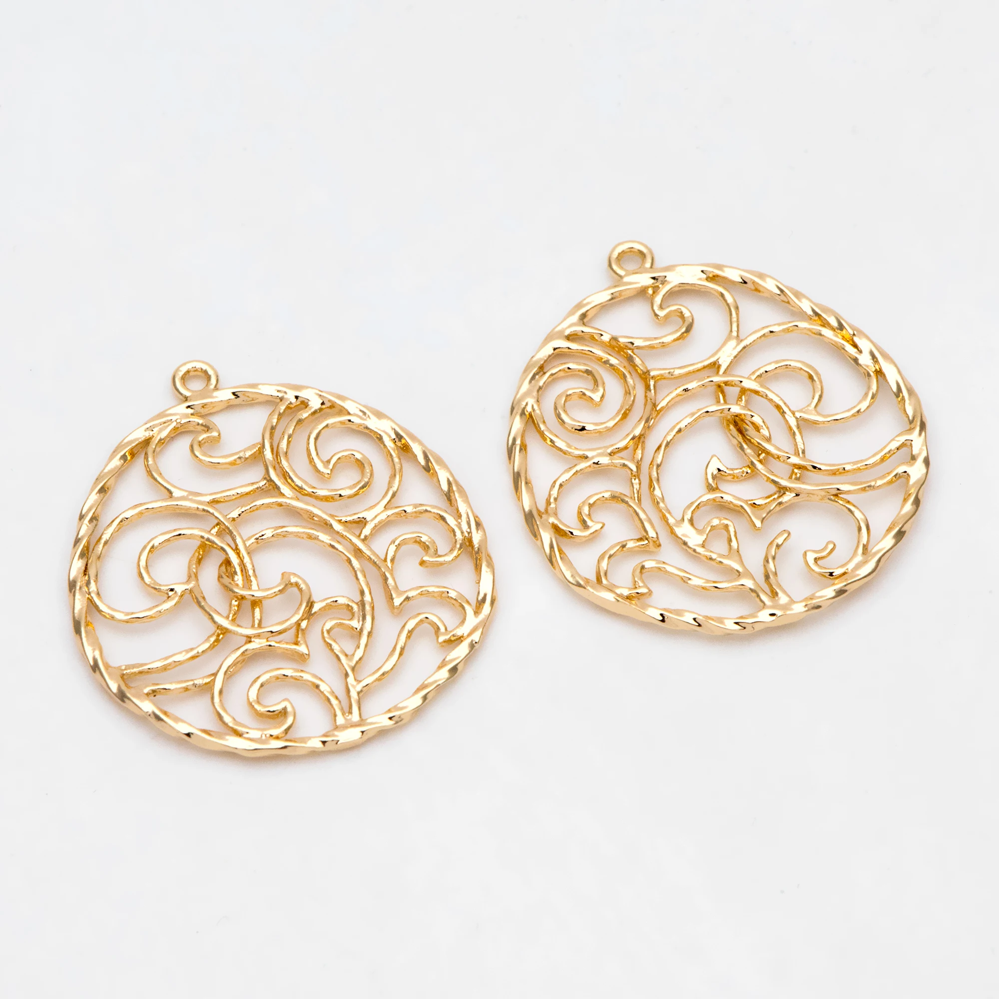 10pcs Wave Teardrop Charms 30x25mm, 18K Gold Plated Brass, Filigree Drop Pendants (GB-3101)
10pcs Wave Teardrop Charms 30x25mm, 18K Gold Plated Brass, Filigree Drop Pendants (GB-3101)