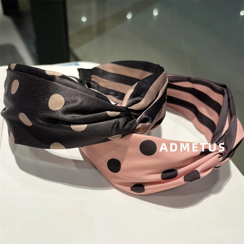 

Sweet Cross-wide-brimmed Polka-dot Kink In The Middle Double-layer Comfortable Hairband Hairpin Spring Stall.