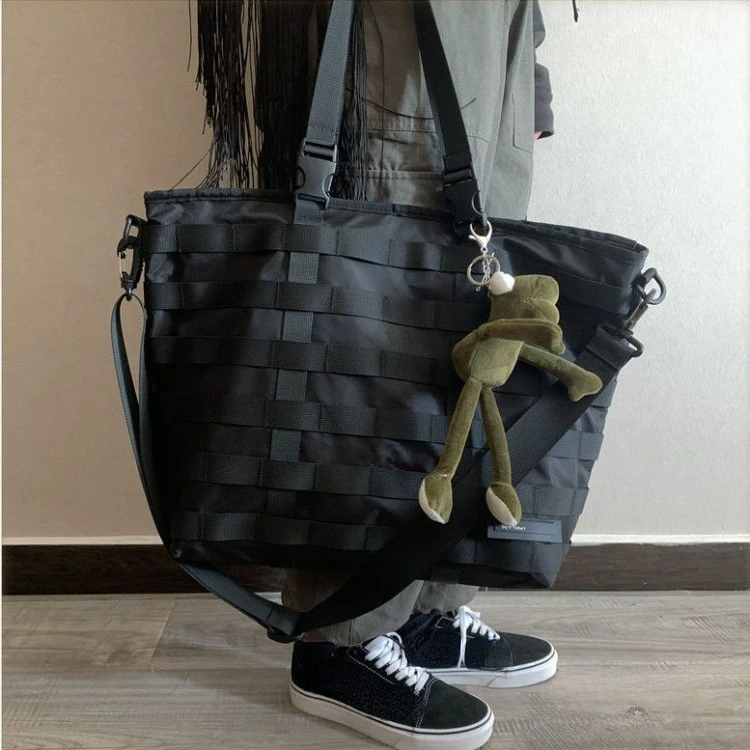 Harajuku Simple Moto&Biker Shoulder Bag Y2k Fashion Zipper Unisex Crossbody Bag Large Capacity Black Nylon Underarm Bag
Harajuku Simple Moto&Biker Shoulder Bag Y2k Fashion Zipper Unisex Crossbody Bag Large Capacity Black Nylon Underarm Bag
