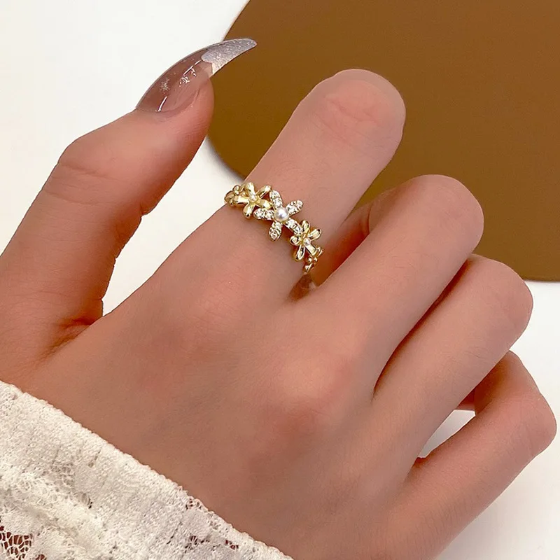 US pearl flower ring female fashion temperament minority design inlaid diamond floret index finger ring net red ring 1$ postage
US pearl flower ring female fashion temperament minority design inlaid diamond floret index finger ring net red ring 1$ postage