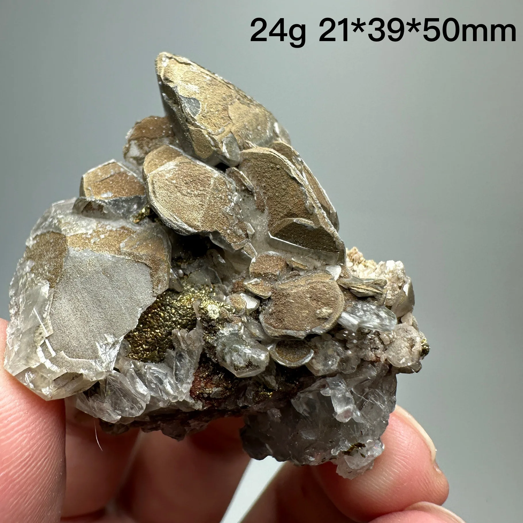 Кальцитовый кристалл с пиритовым кварцем
Кальцитовый кристалл с пиритовым кварцем