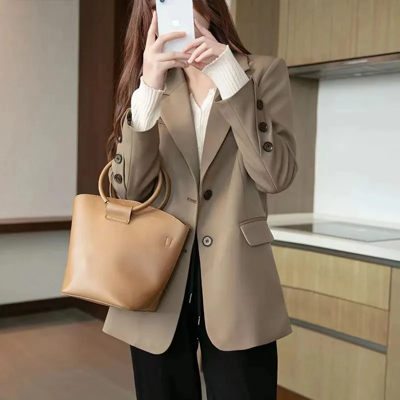 Blazer Womens 2023 Spring Autumn New Fashion Single-breasted Brown Black Suit Coat Long Sleeves Loose Korean Blazers Jacket
Blazer Womens 2023 Spring Autumn New Fashion Single-breasted Brown Black Suit Coat Long Sleeves Loose Korean Blazers Jacket