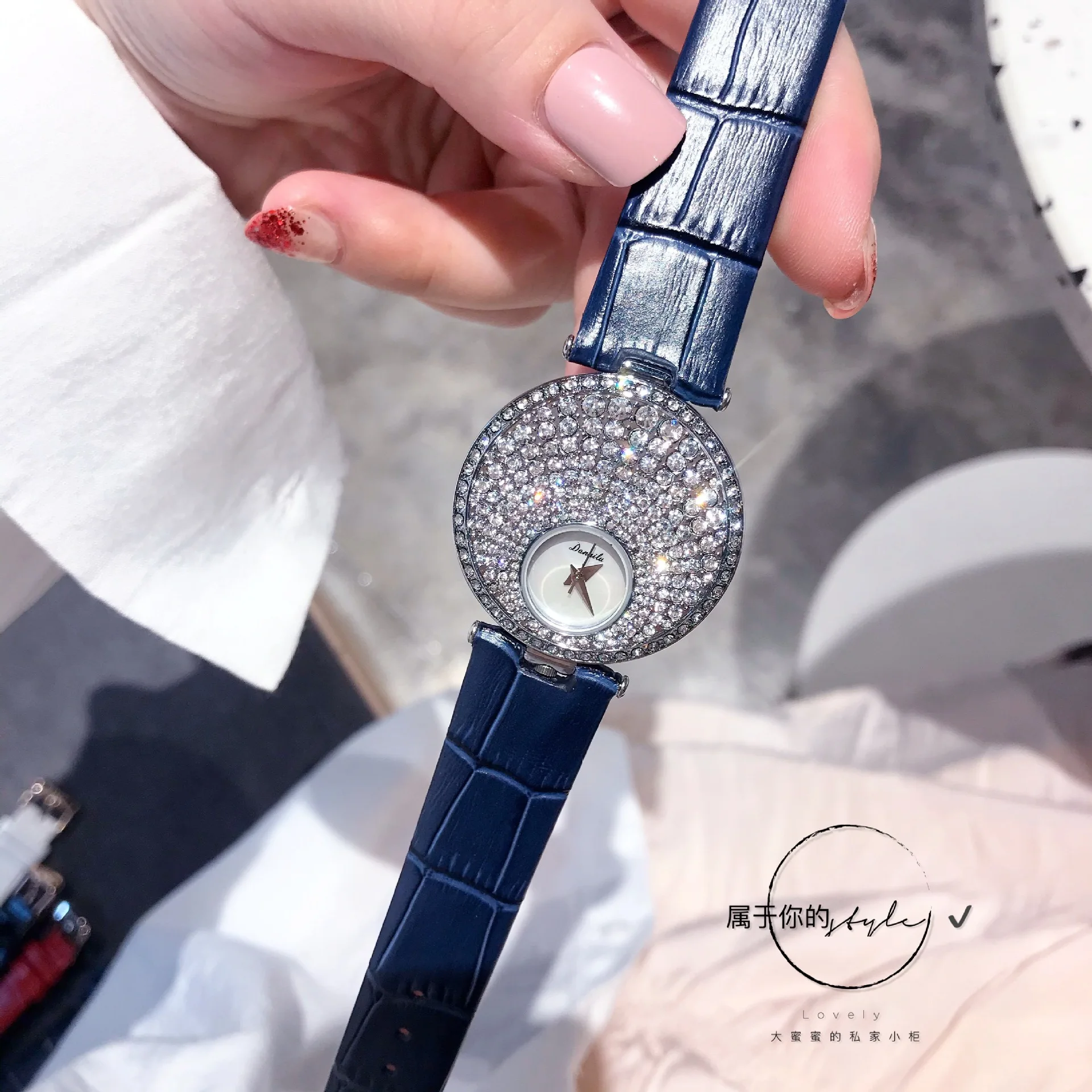 Danlilu Top Brand Luxury Lady Watch Waterproof Leather Women Quartz Wristwatches Fahsion Casual Watch for Women Gift
Danlilu Top Brand Luxury Lady Watch Waterproof Leather Women Quartz Wristwatches Fahsion Casual Watch for Women Gift