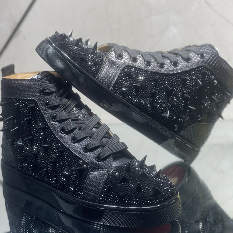 Luxury Accessories Shoes High Top Full Diamond Men's Shoes Black Suede Rhinestone Red Bottom Rivet Shoes Casual Women's Sneakers
Luxury Accessories Shoes High Top Full Diamond Men's Shoes Black Suede Rhinestone Red Bottom Rivet Shoes Casual Women's Sneakers