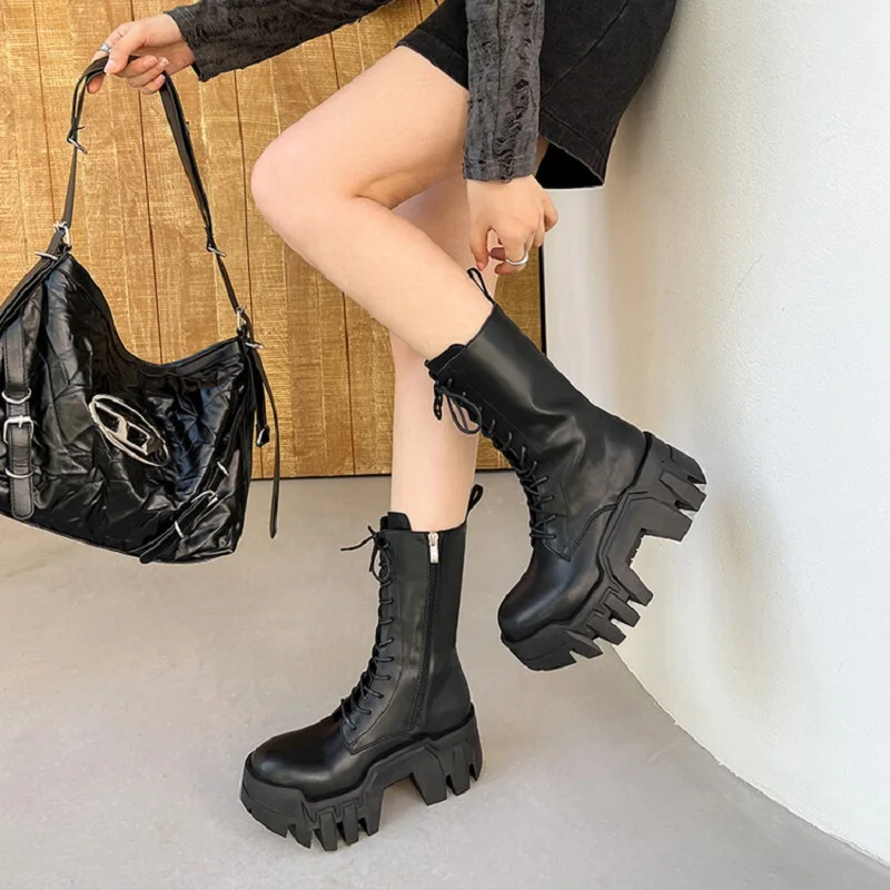 PETITE GIRL Platform Doc Martens Women's Leather British Style Lace-up Round Head Increase Mid-leg Fashion Tank Boots 
PETITE GIRL Platform Doc Martens Women's Leather British Style Lace-up Round Head Increase Mid-leg Fashion Tank Boots