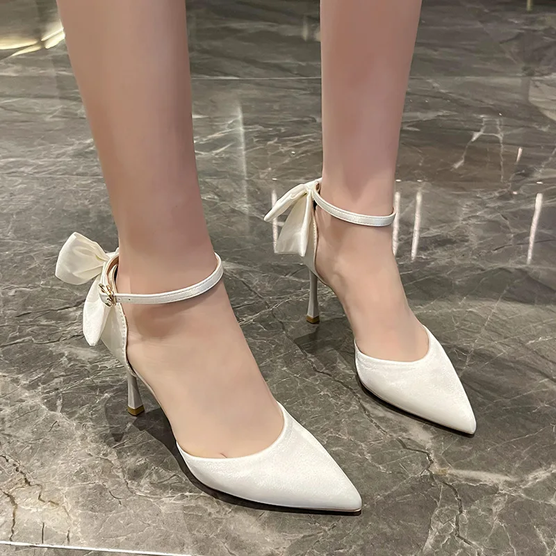 Summer New Style Bowknot Satin Bridal White Tie Wedding Shoes Banquet Dress All-match Stiletto High-heeled Women's Sandals Black
Summer New Style Bowknot Satin Bridal White Tie Wedding Shoes Banquet Dress All-match Stiletto High-heeled Women's Sandals Black