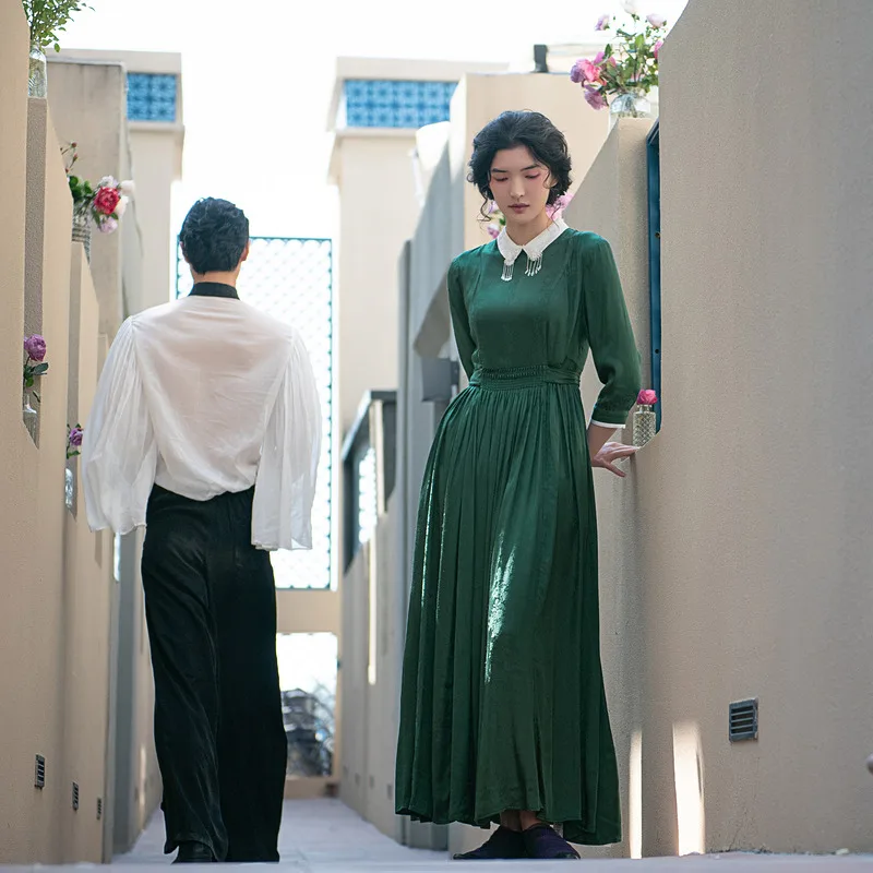 A Life On The Left Women Dress 2023 Spring Long Sleeves Polo Neck Vintage Jacquard Pleating Process Elegant Emerald Long Skirt
A Life On The Left Women Dress 2023 Spring Long Sleeves Polo Neck Vintage Jacquard Pleating Process Elegant Emerald Long Skirt
