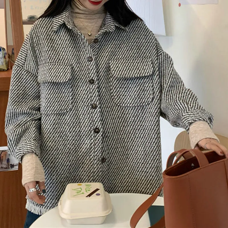 Women New Fashion Vintage Casual Single-breasted Street Outwear Female Lapel Tassel Loose Long Sleeve Fall Striped Shirt Jacket
Women New Fashion Vintage Casual Single-breasted Street Outwear Female Lapel Tassel Loose Long Sleeve Fall Striped Shirt Jacket