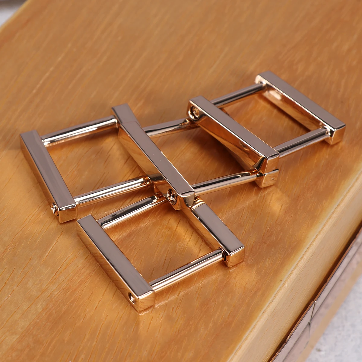 4 Pcs Small Size Golden Luggage Accessories Shoulder Strap Adjustment Ring Metal Rectangular Buckles for Bags Belt
4 Pcs Small Size Golden Luggage Accessories Shoulder Strap Adjustment Ring Metal Rectangular Buckles for Bags Belt